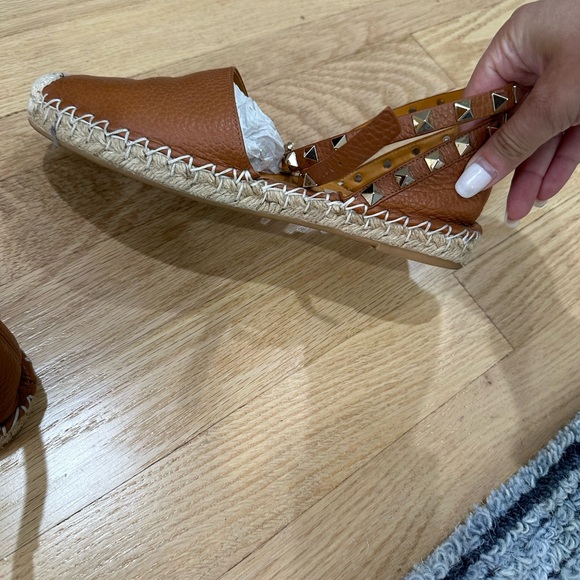 Valentino womens leather espadrille. Size 35. Used and authentic - Picture 3 of 7